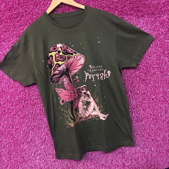 Melanie Martinez Fairy Mushroom tshirt size large - Picture 3 of 4
